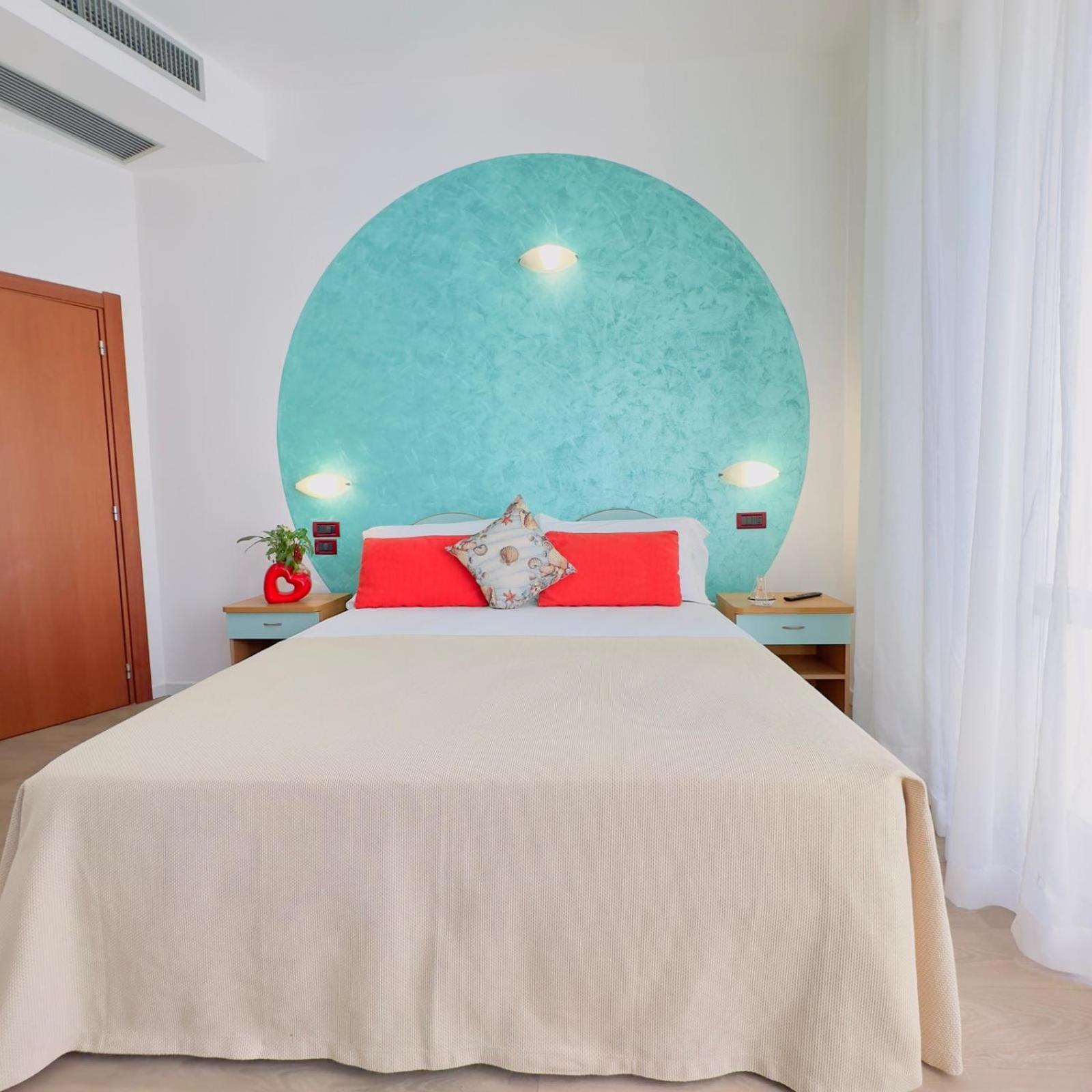 & Aparthotel